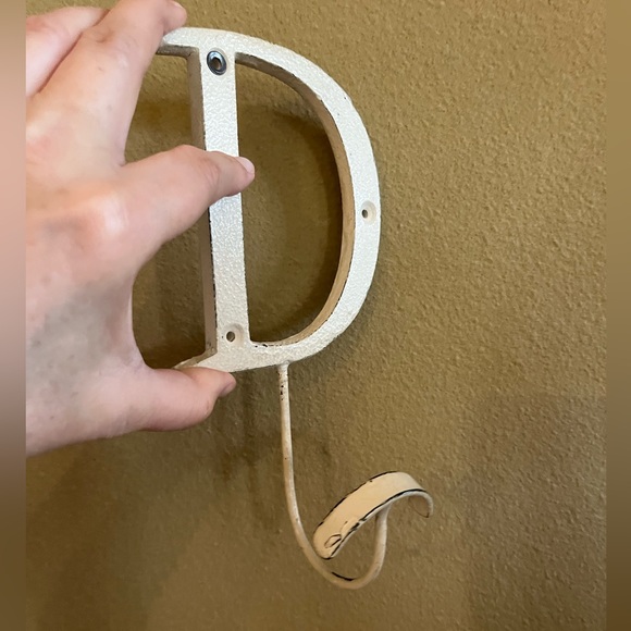Cream/off white metal hanging letter “D” to hang towels, keys, or clothes on. - Picture 6 of 7